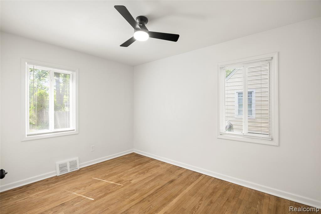 24691 Kipling Street, Oak Park, MI 48237 — Photo 11
