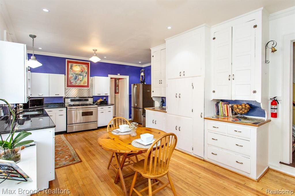 736 CHICAGO Boulevard, Detroit, MI 48202 — Photo 31