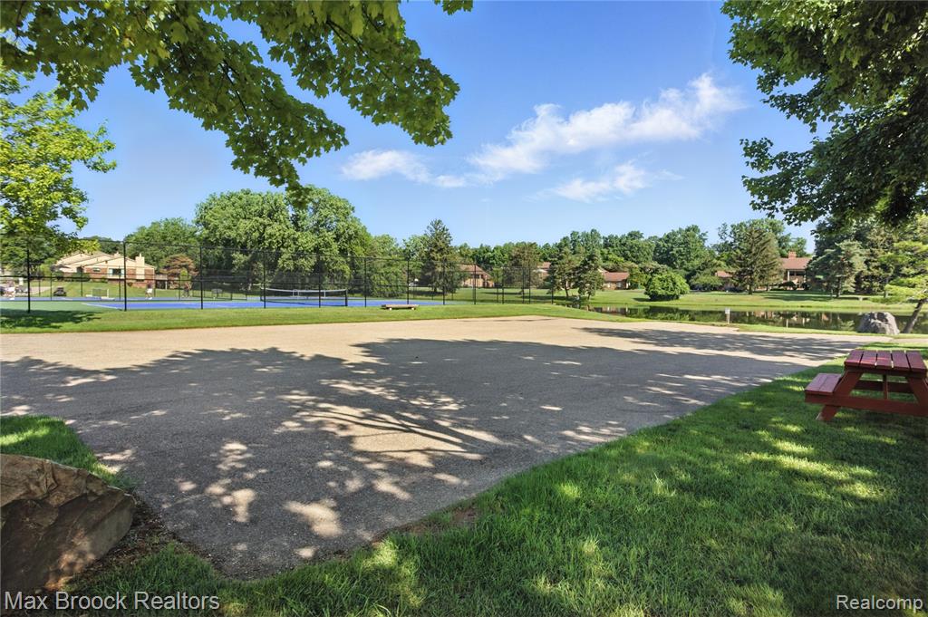 4185 Foxpointe Drive, West Bloomfield, MI 48323 — Photo 35