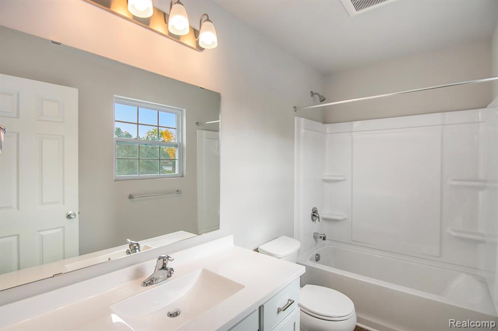 204 Kingsberry Drive, Blissfield, MI 49228 — Photo 11