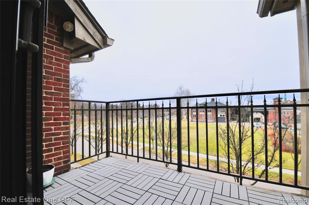 26 Pointe Park Place, 303, Grosse Pointe Park, MI 48230 — Photo 31
