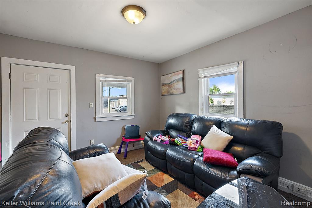 31 W BARRETT Avenue, Madison Heights, MI 48071 — Photo 4