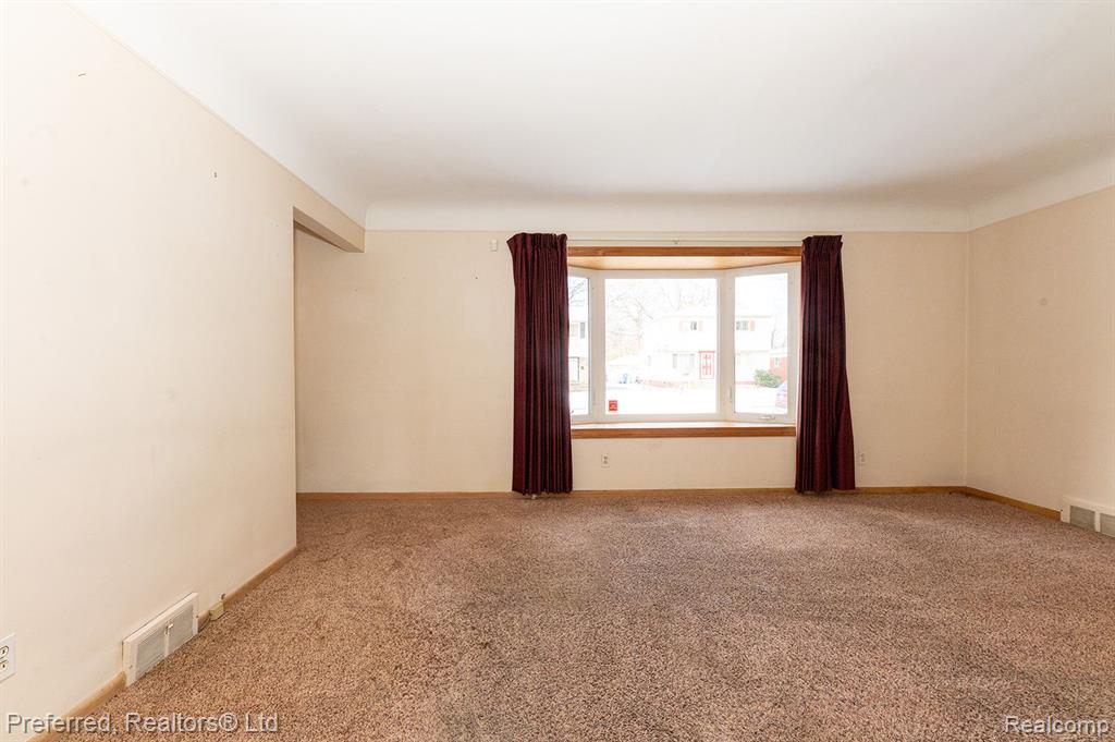 4565 UNIVERSAL Street, Dearborn Heights, MI 48125 — Photo 6