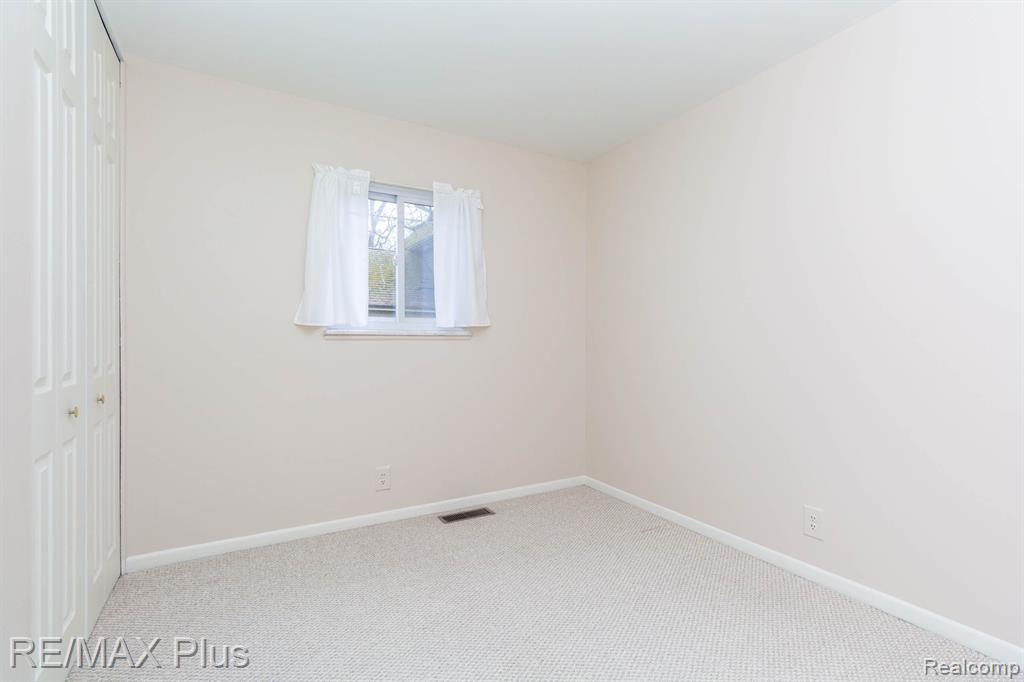 642 TURRILL Avenue, Lapeer, MI 48446 — Photo 23