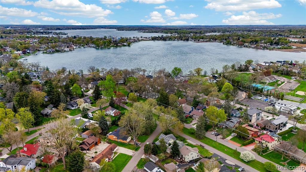 1430 Benvenue Street, Sylvan Lake, MI 48320 — Photo 51