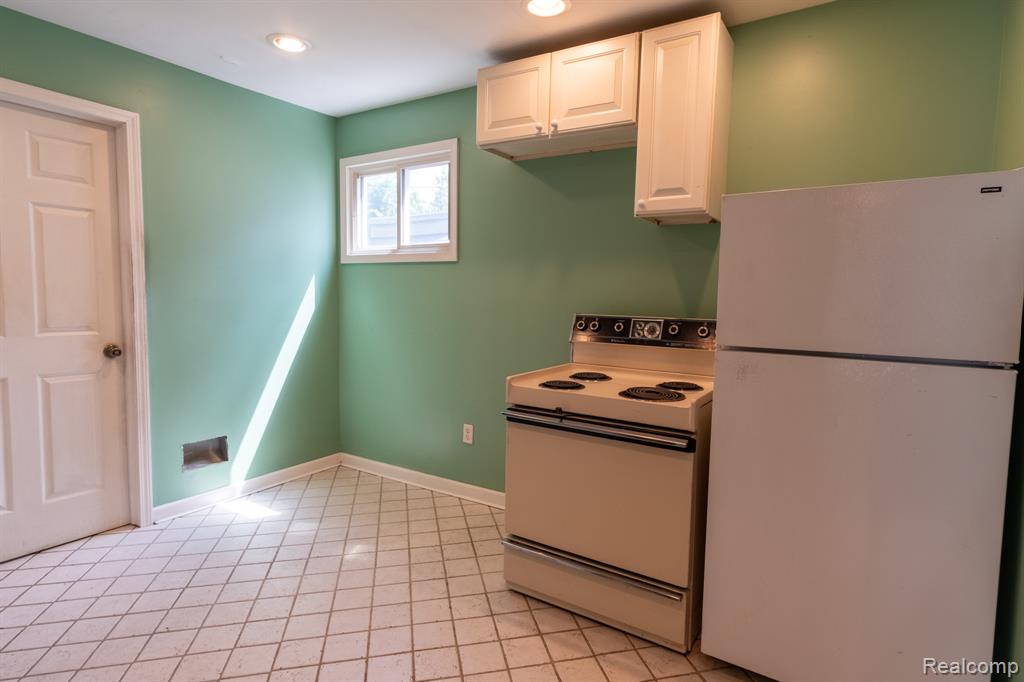 623 E Brockton Avenue, Madison Heights, MI 48071 — Photo 7