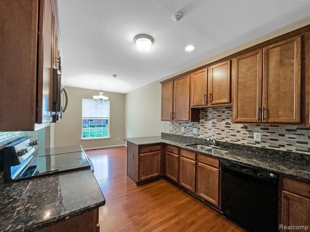 41140 MAPLEWOOD Drive, Canton, MI 48187 — Photo 2
