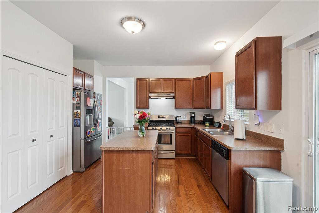 9998 ROLAN MEADOWS Drive, Belleville, MI 48111 — Photo 19