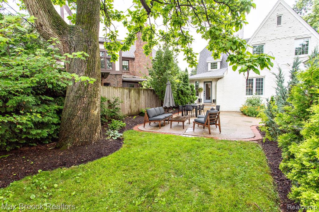 26008 Pembroke Road, Huntington Woods, MI — Photo 57