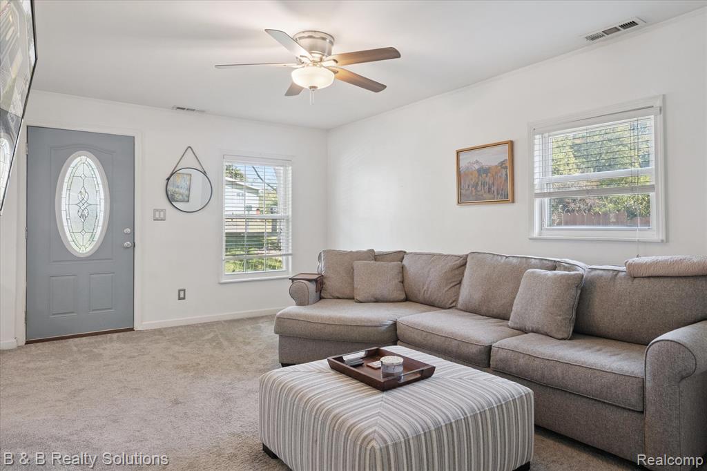 4065 Rosemound Avenue, Waterford, MI 48329 — Photo 9