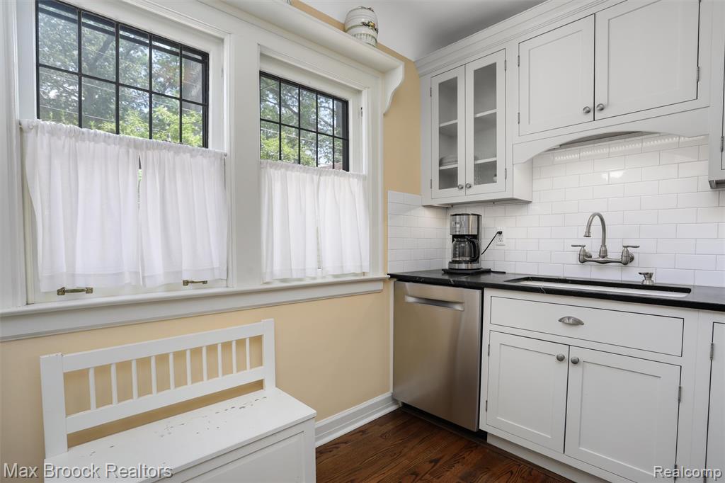 454 W Oakridge Street, Ferndale, MI 48220 — Photo 17
