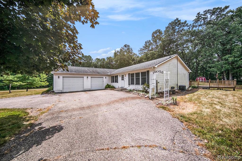 19055 SANDBORN Road, Manchester, MI 48158 — Photo 2