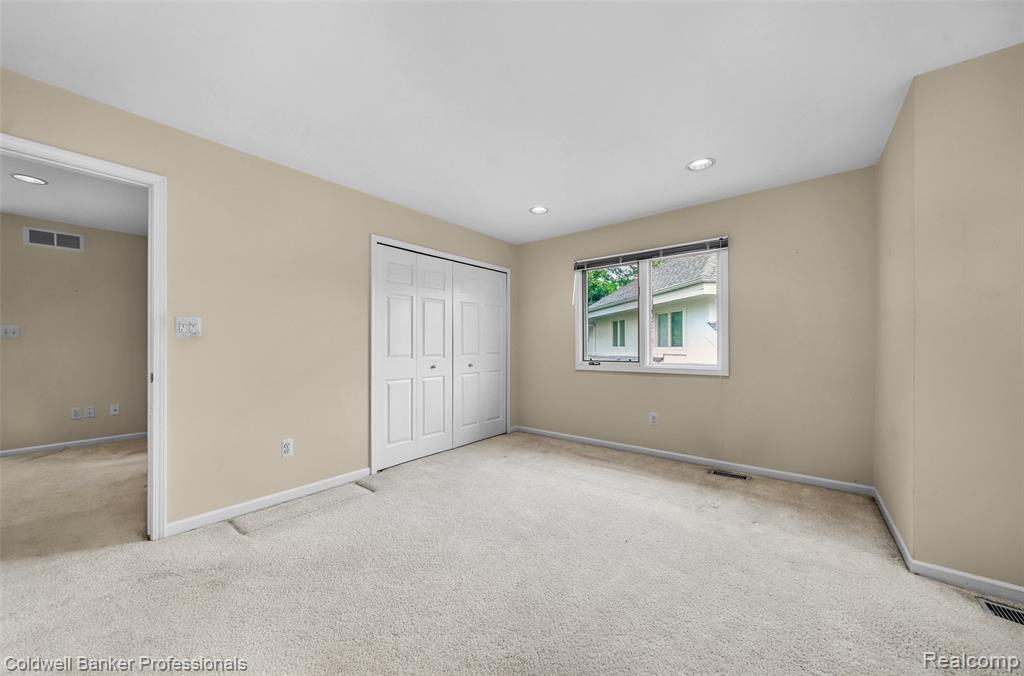 6560 Pleasant Lake Court, 11, West Bloomfield, MI — Photo 40