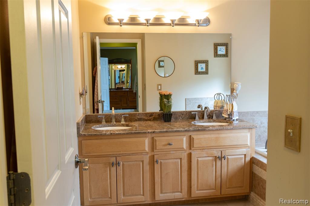 1408 Tulberry Circle, Rochester, MI 48306 — Photo 27