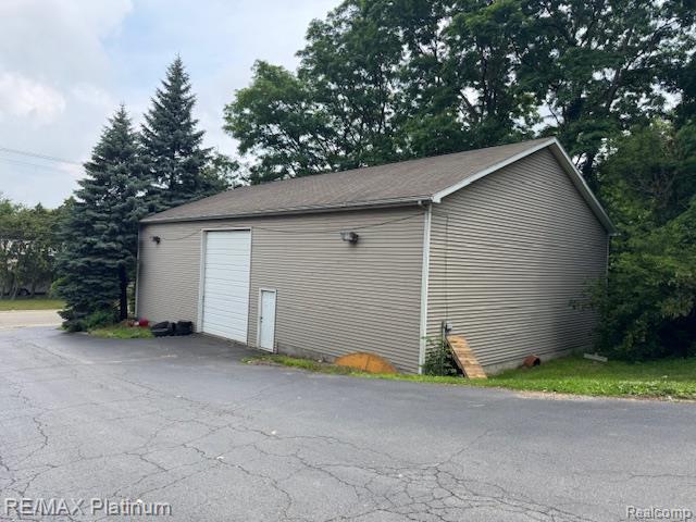 9901- B GRAND RIVER AVE, Brighton, MI 48116 — front exterior