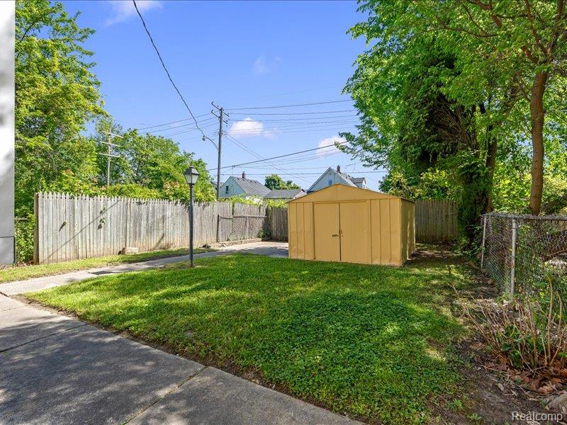 4498 Fischer Street, Detroit, MI 48214 — Photo 31