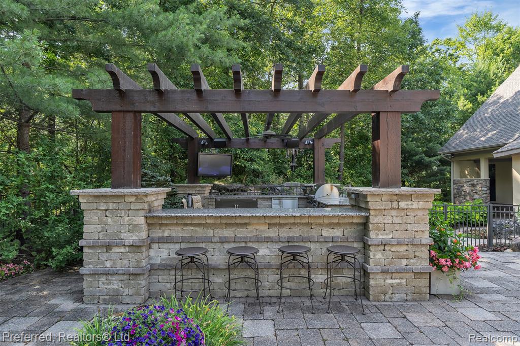 12196 Woodline Drive, Fenton, MI 48430 — Photo 90