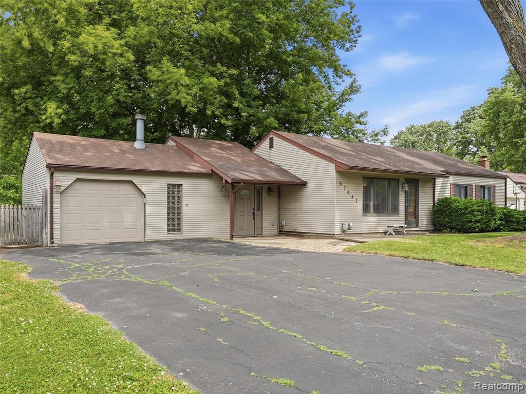 37843 Emery Street, Clinton Twp, MI 48036 — Photo 4