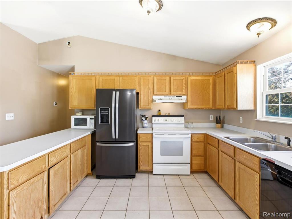 685 Heather Lane, Marysville, MI 48040 — Photo 8