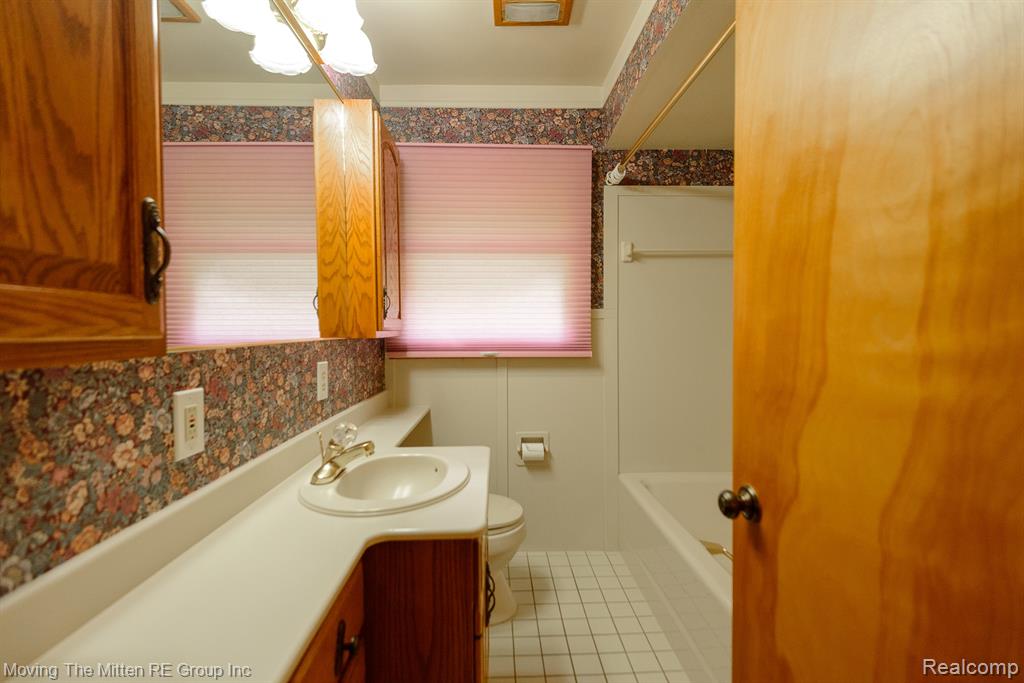 9668 Farmington Road, Livonia, MI 48150 — Photo 20