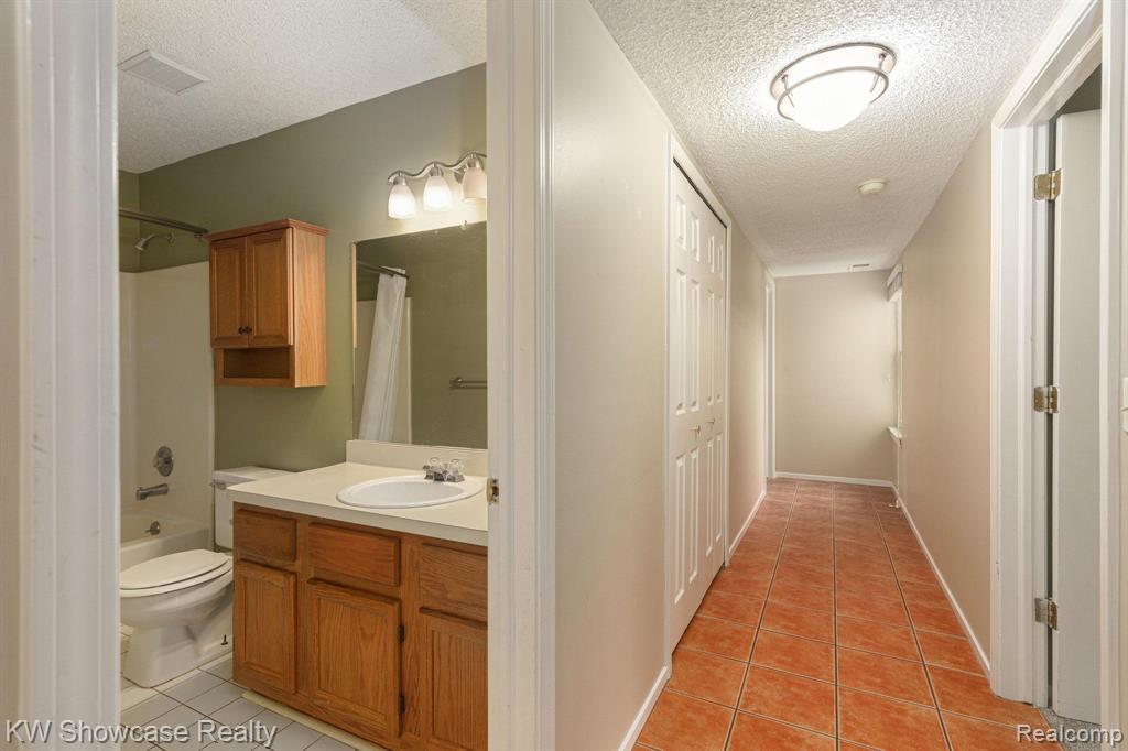 4980 OAK HILL Drive, 66, Waterford, MI 48329 — Photo 26