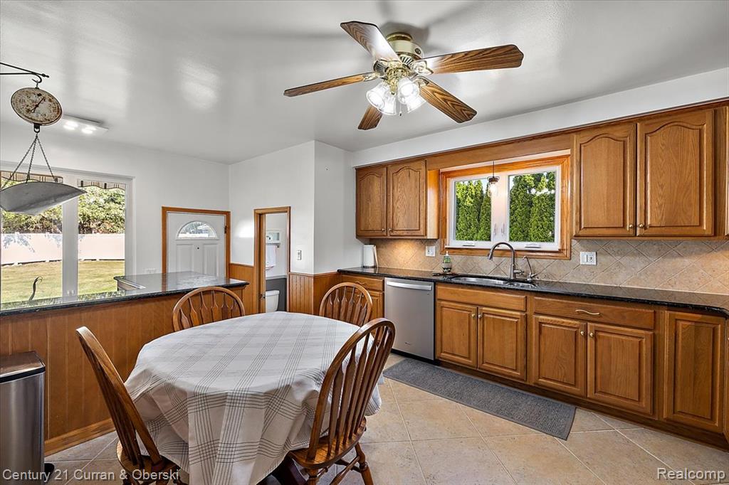 7841 Randy Drive, Westland, MI — Photo 9