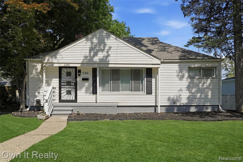 21300 Westhampton Street, Oak Park, MI 48237