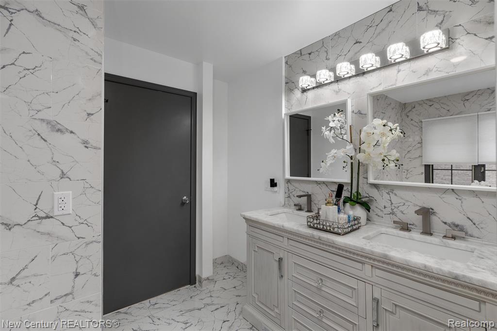 4825 Maceri Circle, Sterling Heights, MI 48314 — Photo 22