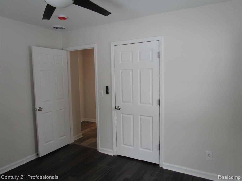 22811 Purdue Avenue, Farmington, MI 48336 — Photo 19