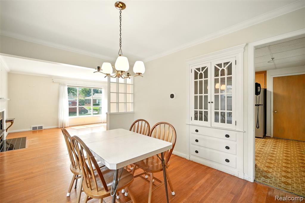 826 Shoreham Road, Grosse Pointe Woods, MI 48236 — Photo 9