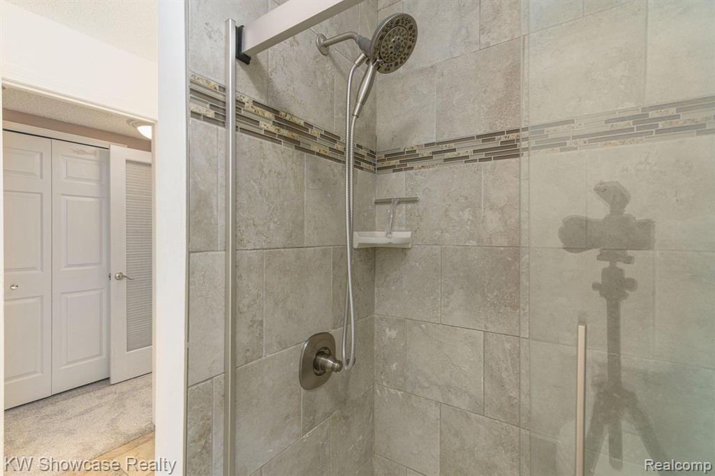 4980 OAK HILL Drive, 66, Waterford, MI 48329 — Photo 34
