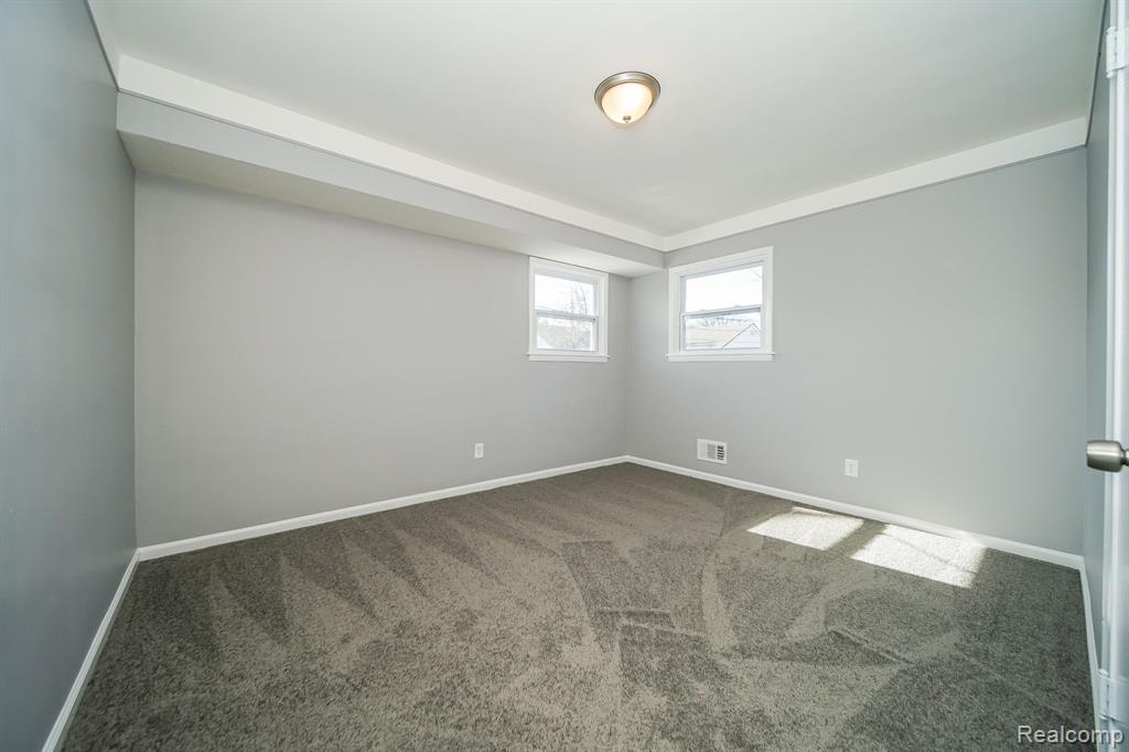 927 CLEOPHUS Parkway, Lincoln Park, MI 48146 — Photo 41