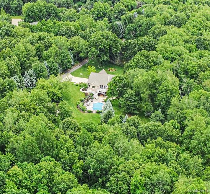 4301 Rolling Acres Drive, Hartland, MI 48353 — Photo 76