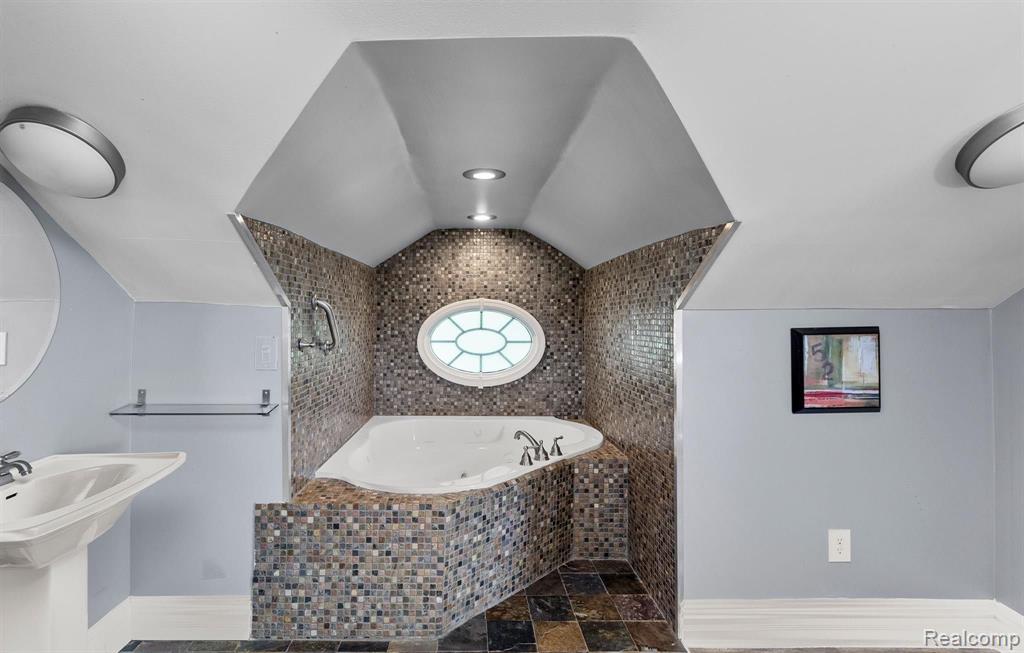 615 E 5TH Street, Royal Oak, MI 48067 — Photo 14