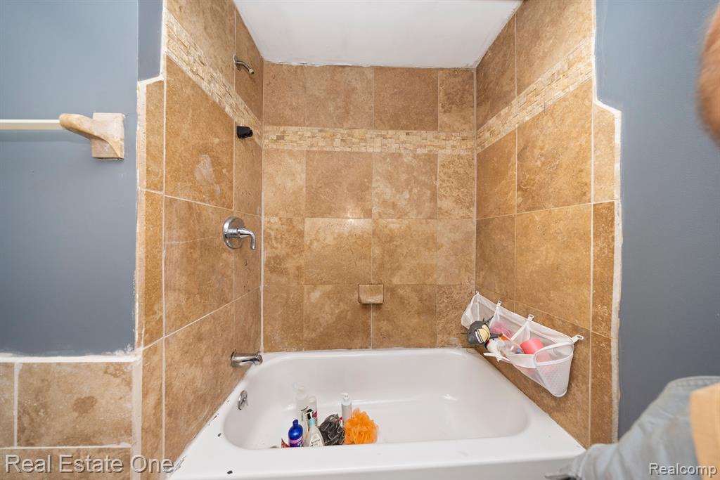 8251 STATE PARK, Center Line, MI 48015 — Photo 14