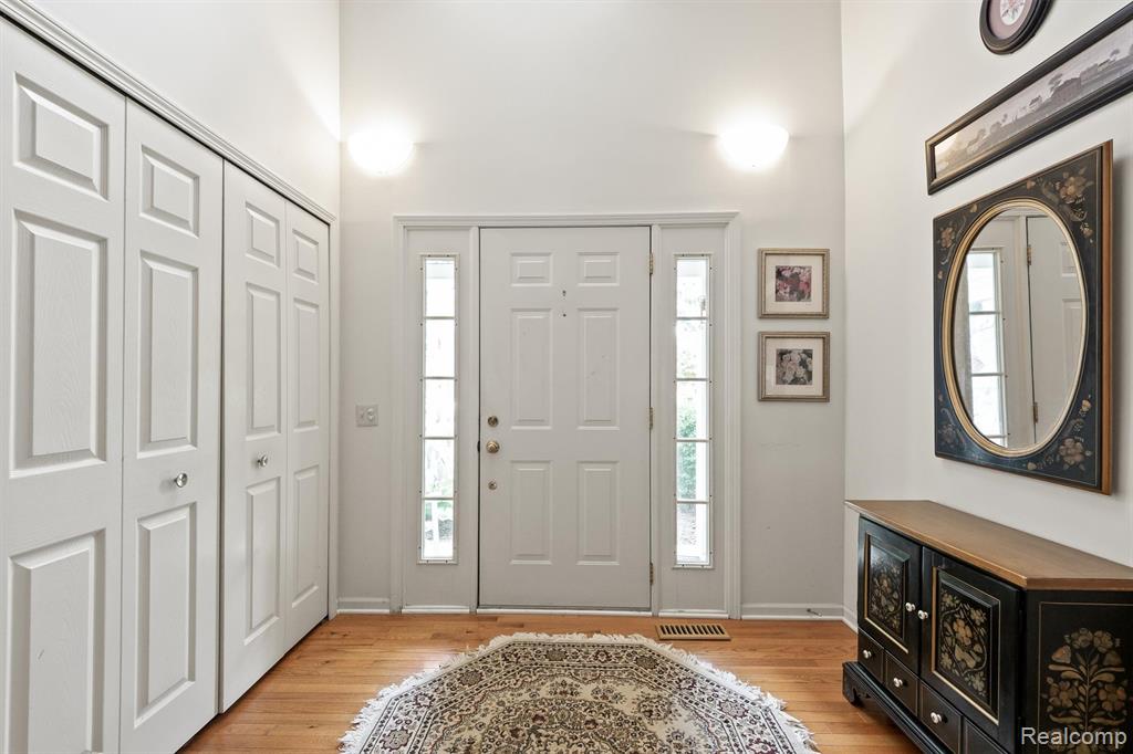 7260 Willow Oak Drive, West Bloomfield, MI 48324 — Photo 2