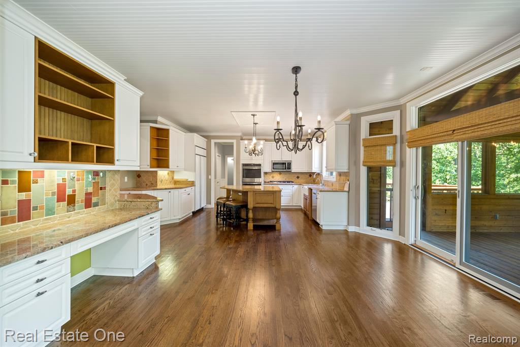 6745 CHARING Crossing, West Bloomfield, MI — Photo 17