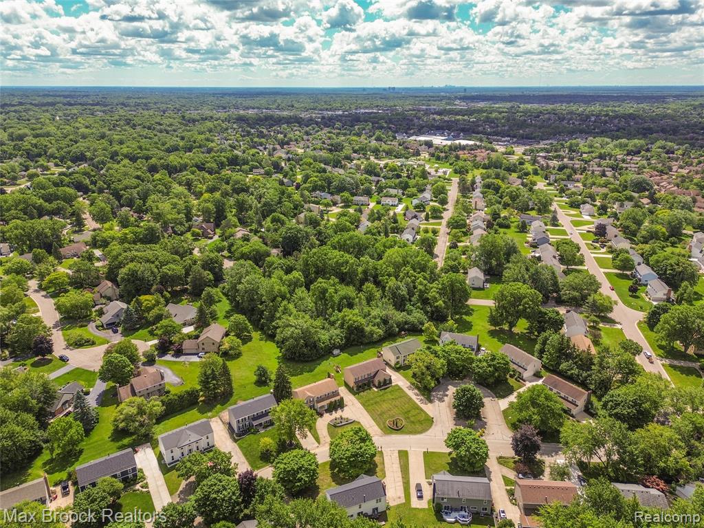 5484 Kingsfield Drive, West Bloomfield, MI — Photo 52