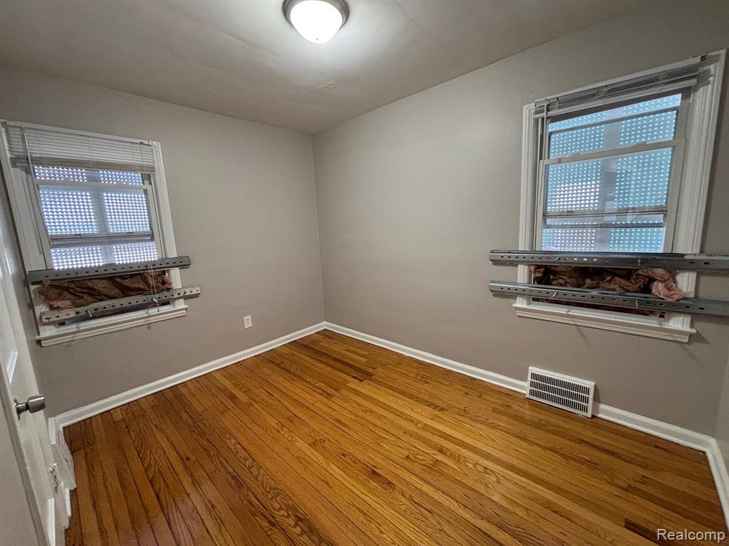 19381 KENOSHA Street, Harper Woods, MI 48225 — Photo 8