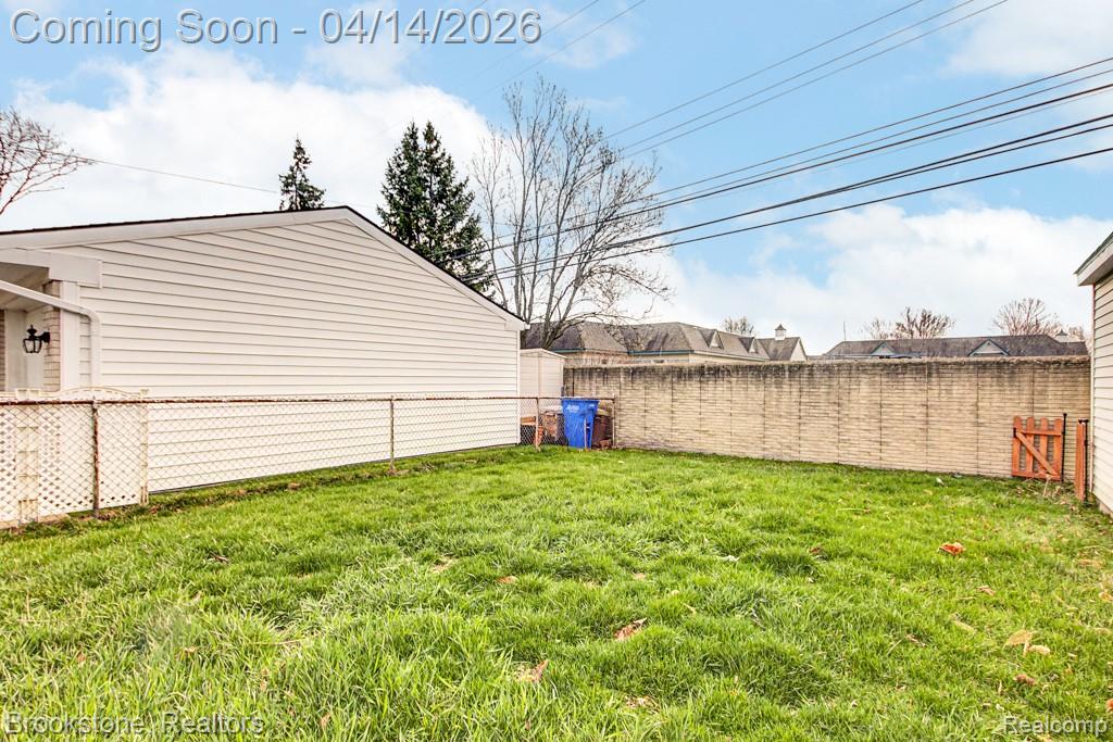29242 Shirley Avenue, Madison Heights, MI 48071 — Photo 10