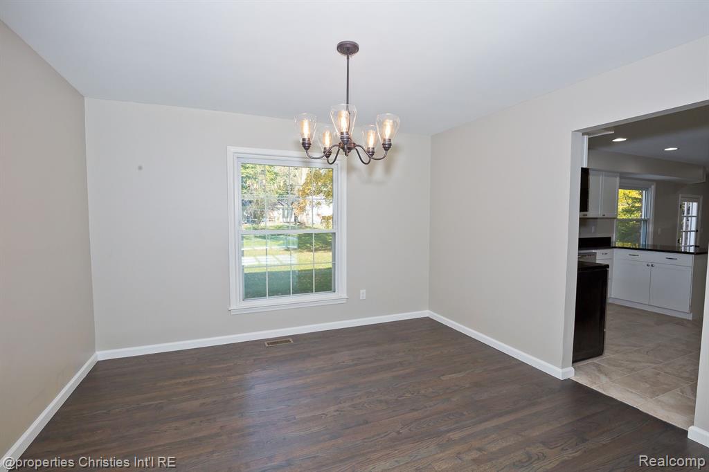 5582 NORTHCOTE, West Bloomfield, MI — Photo 11