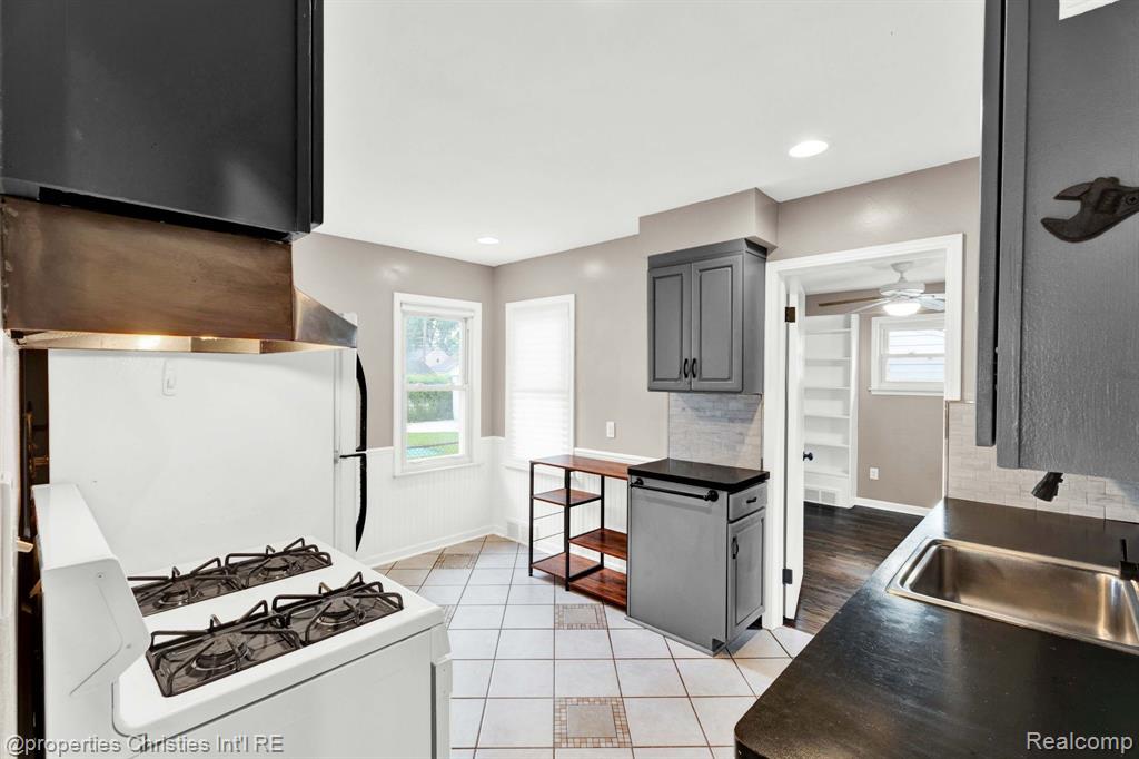 4271 PRAIRIE Avenue, Berkley, MI 48072 — Photo 9