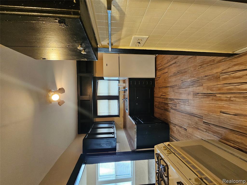 8033 JACKSON Avenue, Warren, MI 48089 — Photo 7