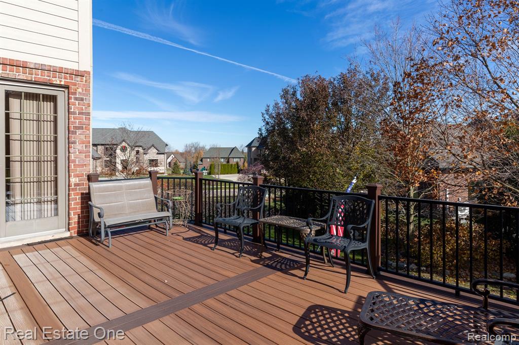 658 Langley Road, Rochester Hills, MI 48309 — Photo 8