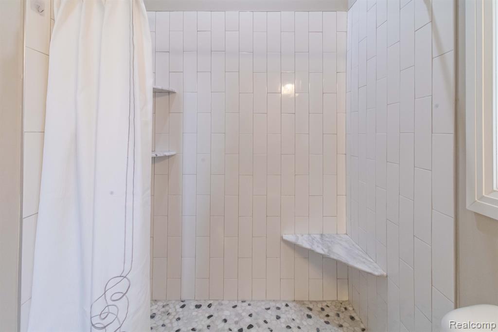 7788 YORKSHIRE Drive, Almont, MI 48003 — Photo 28