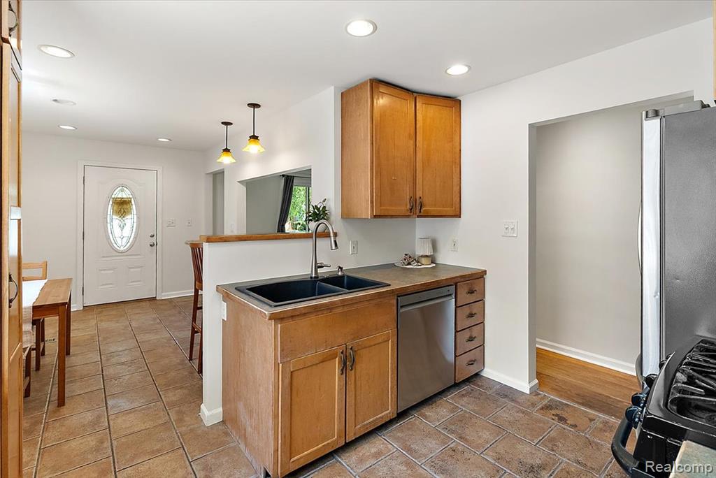4205 Katherine Street, Dearborn Heights, MI 48125 — Photo 12