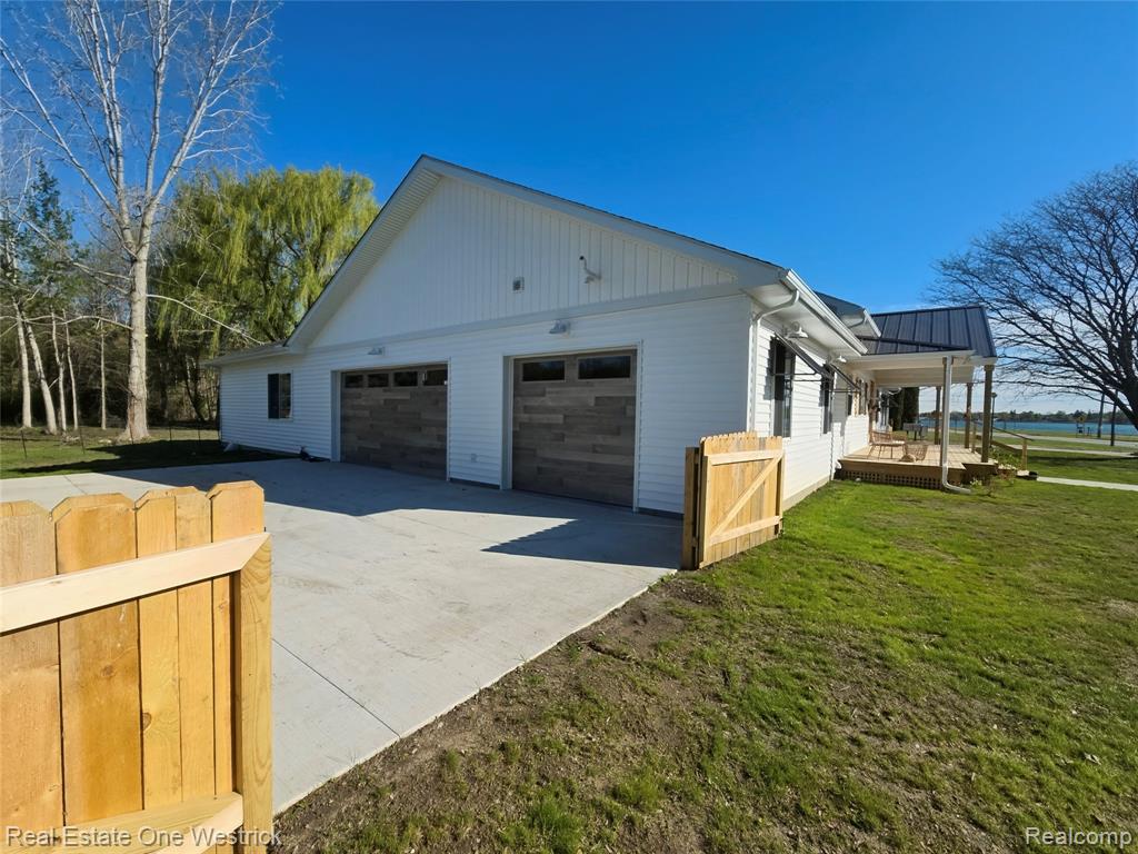 9236 River Road, Algonac, MI 48001 — Photo 2