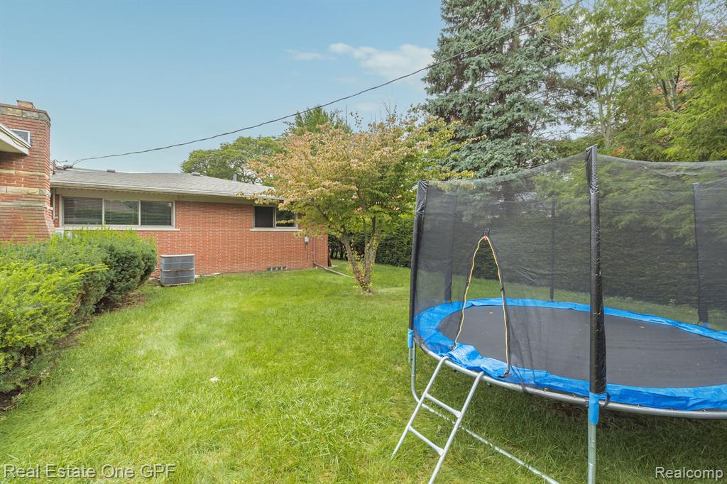 60 MOORLAND Drive, Grosse Pointe Shores, MI 48236 — Photo 69