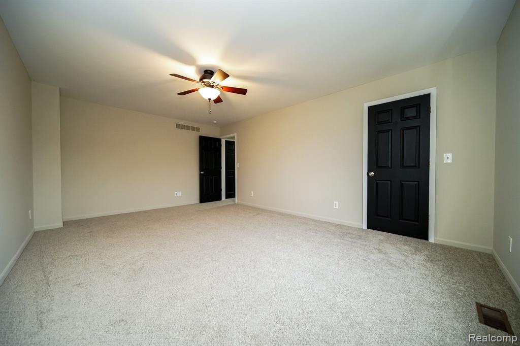 460 OAKGROVE, Clawson, MI — Photo 48
