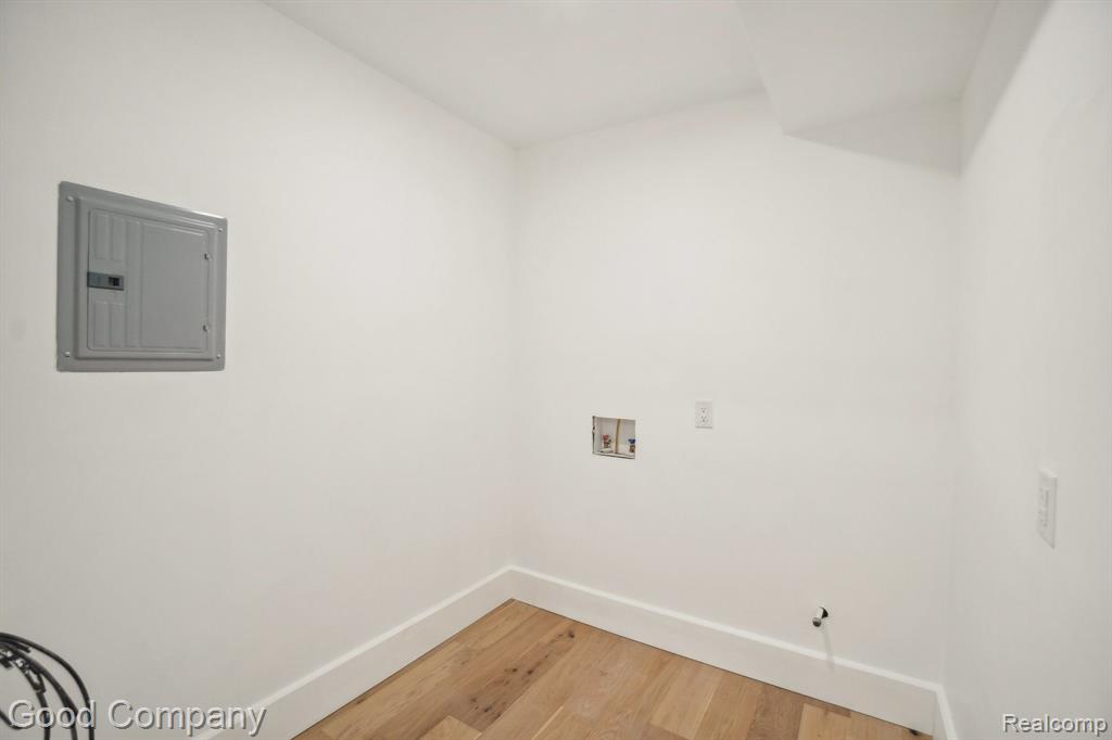 1645 CADILLAC Boulevard, Detroit, MI 48214 — Photo 36